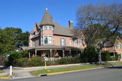 victorian-house-420965_1280
